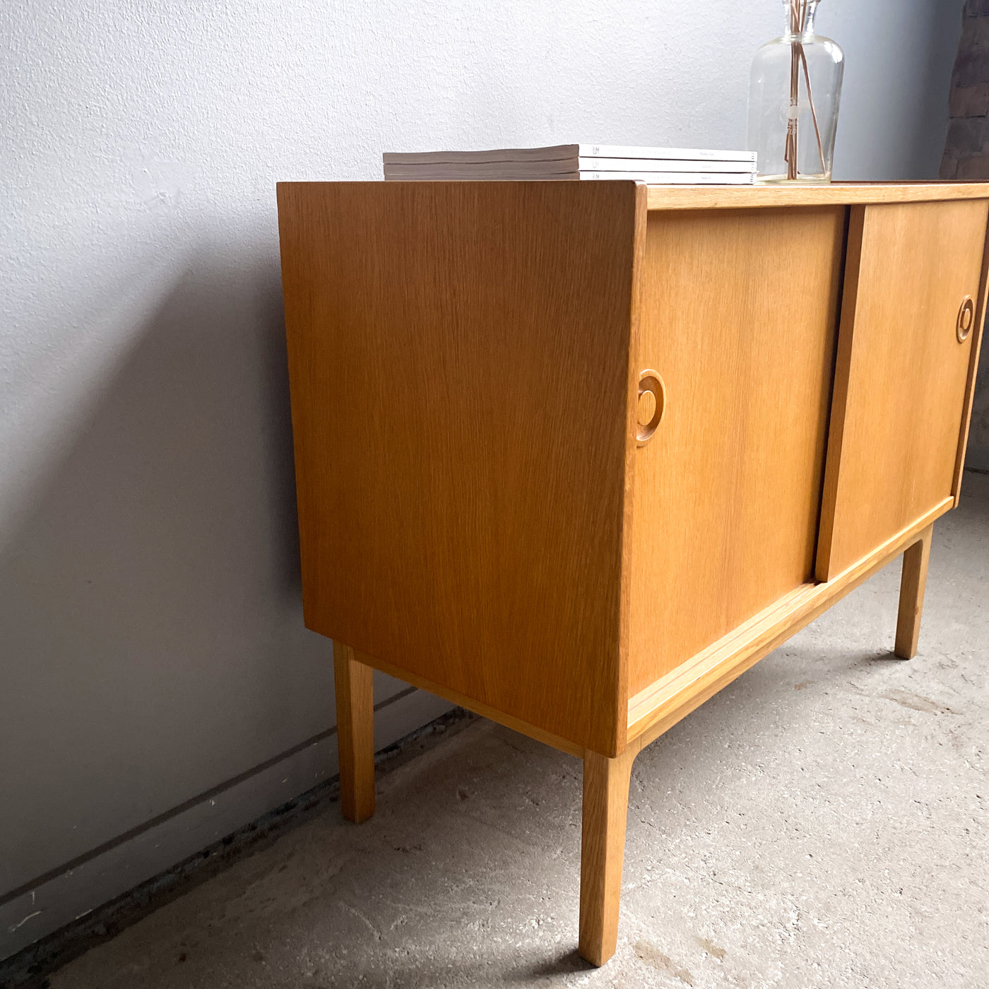 Litet sideboard i ek