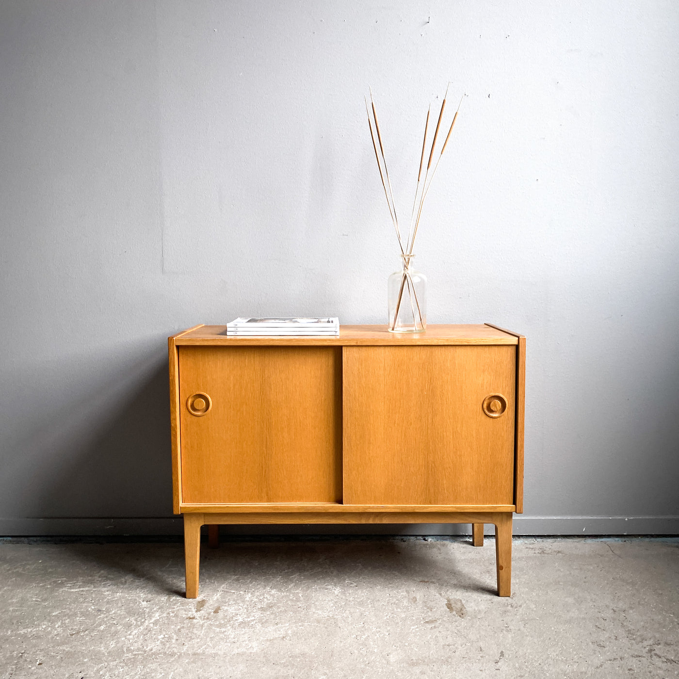 Litet sideboard i ek