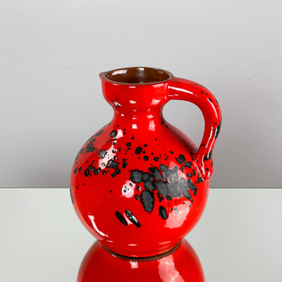 Karaff i röd keramik